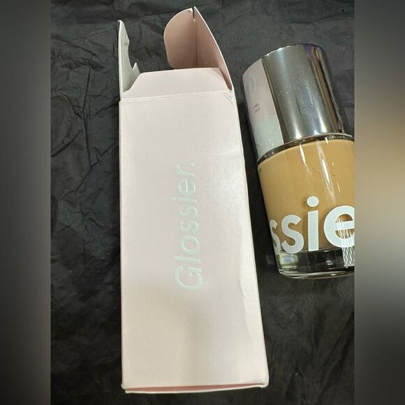 Glossier Stretch Fluid Foundation for Buildable Coverage Color: Light 5 - Picture 2 of 4